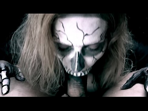 ❤️ Demon cailín sucking coileach lena béal dubh agus shlogtha cum. ️  Físeán porn  uainn ga.josporn-com.ru ❤
